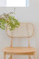 라탄 체어가 돋보이는 내추럴 오피스 디테일